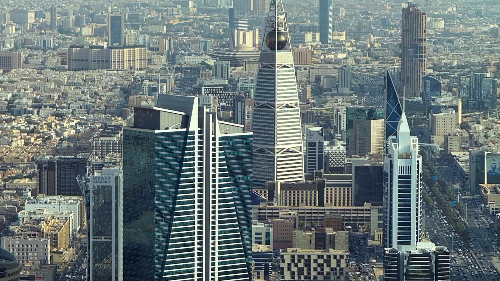 UPS Systems in Saudi Arabia — Comprehensive Guide